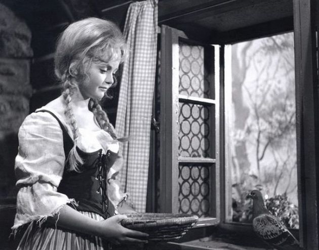 Eva Hrušková jako první filmová Popelka ještě v černobílé verzi.