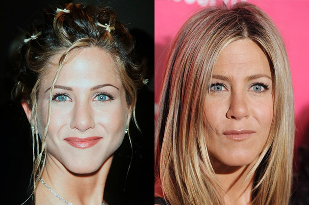 Čtyřiačtyřicetiletá herečka Jennifer Anistonová měla krásný nosík, který si ale přesto nechala trochu zúžit. Vlevo na snímku z roku 1998 před operací, vpravo dnes. (Foto: profimedia.cz)