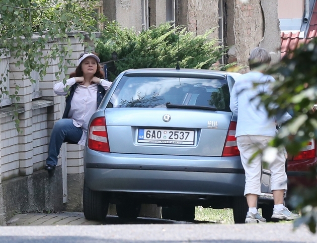 Škoda, že o sebe Libuše moc nepečuje. Bývala to překrásná žena. Společně se svou sestrou hrála ve filmu "Malá mořská víla".