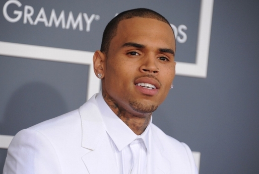 Chris Brown teď bude uklízet americké ulice.