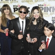 Pozůstalí po Michaelu Jacksonovi: zleva dcera Paris, syn Prince, sestra LaToya a syn Blanket.