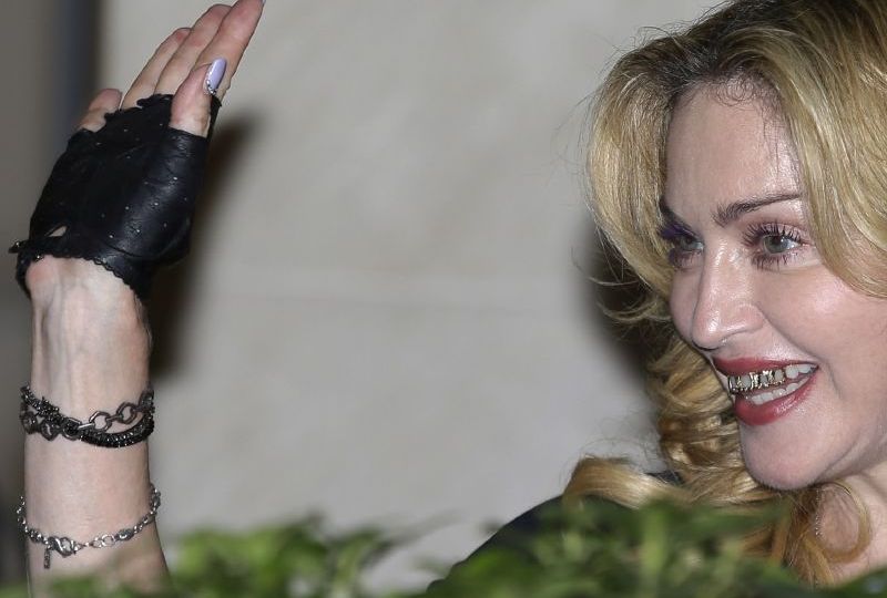 Madonna vydělává hodně. Peníze pak utrácí třeba za zubní šperky.