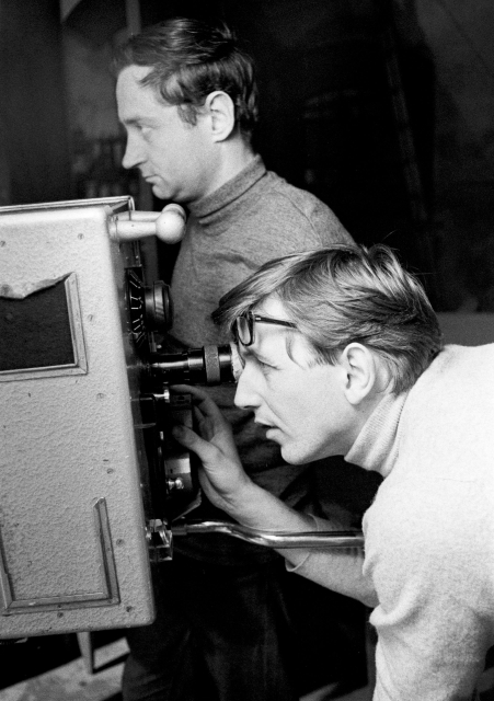 František Uldrich (vlevo) s režisérem Jiřím Menzelem při natáčení filmu Zločin v šantánu, duben 1968.
