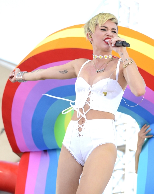 Miley řádí jako utržená ze řetězu.