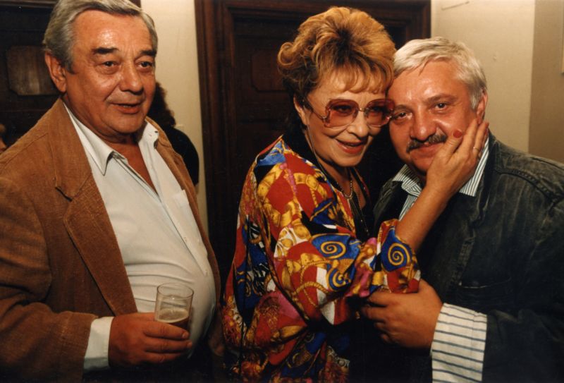 Josef Vinklář s Jiřinou Bohdalovou a Mariánem Labudou. Mezi námi už je bohužel jenom paní Jiřina.