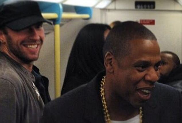Tohle se jen tak nevidí. Jay-Z a Chris Martin v metru.