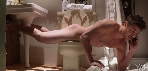 Zac Efron asi neví, jak použít toaletu.