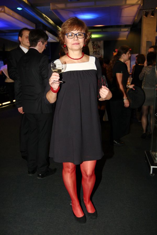 Ivana Andrlová měla červené punčochy raději vyměnit za černé.