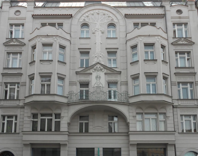 V tomto domě v Haštalské ulici se byt nachází.