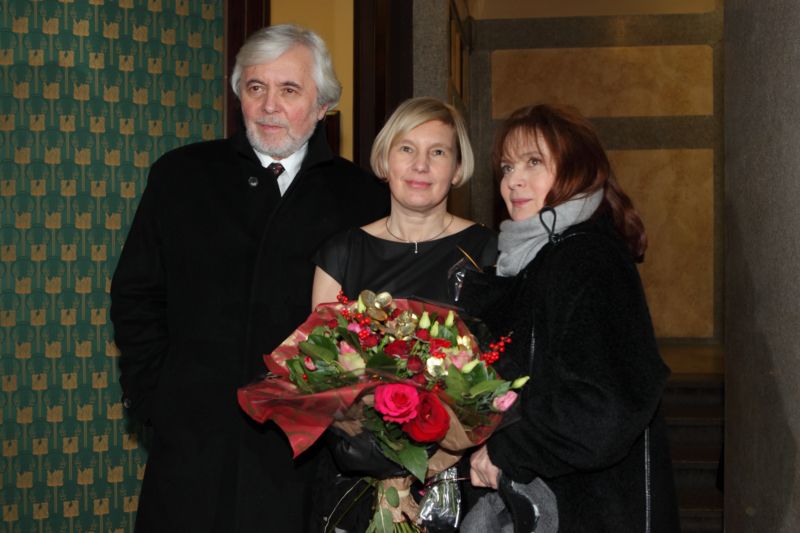 Manželé Josef Abrhám a Libuše Šafránková společně s režisérkou Lenkou Kny.