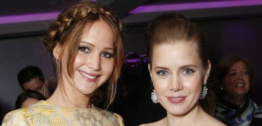 Amy Adamsová (vpravo) si líbání s Jennifer Lawrenceovou nemůže vynachválit.