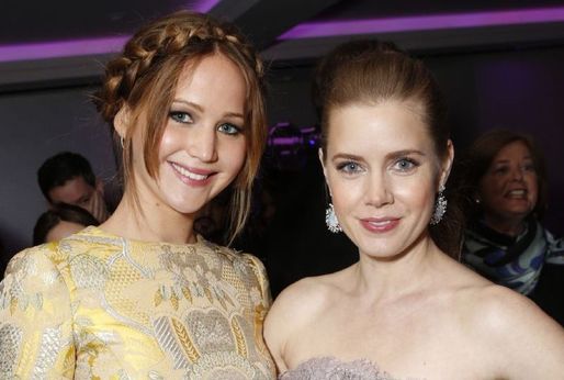 Amy Adamsová (vpravo) si líbání s Jennifer Lawrenceovou nemůže vynachválit.