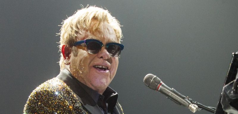 Elton John dnes dorazí do Prahy a vystoupí v O2 Aréně!