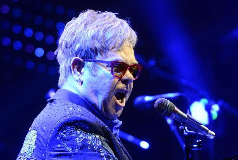 Elton John na koncertě v Praze.
