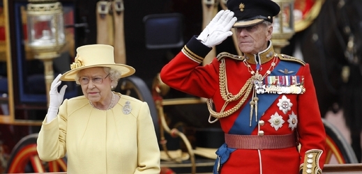 Královna Alžběta a její manžel princ Philip.