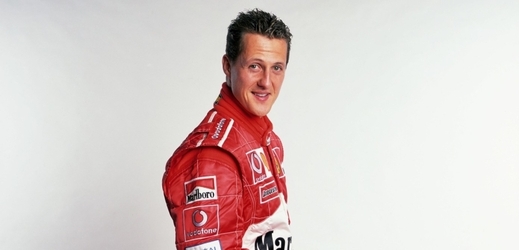 Slavný pilot formule 1 Michael Schumacher je den před 45. narozeninami nadále v kritickém, ale stabilním stavu.