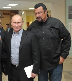 Prezident Vladimir Putin (vlevo) a herec Steven Seagal jsou dlouholetí přátelé.