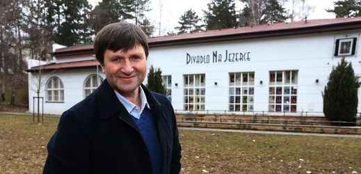 Jan Hrušínský na své role vzpomíná rád.