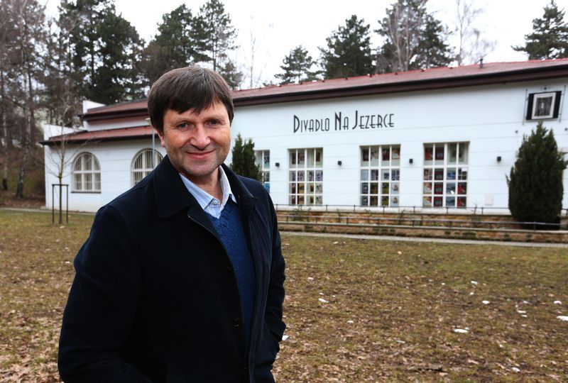 Jan Hrušínský na své role vzpomíná rád.