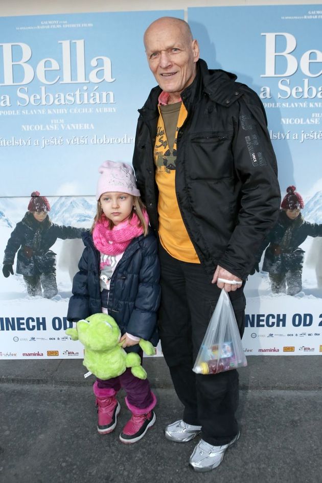 Petr Jákl vzal na film vnučku Sofinku.