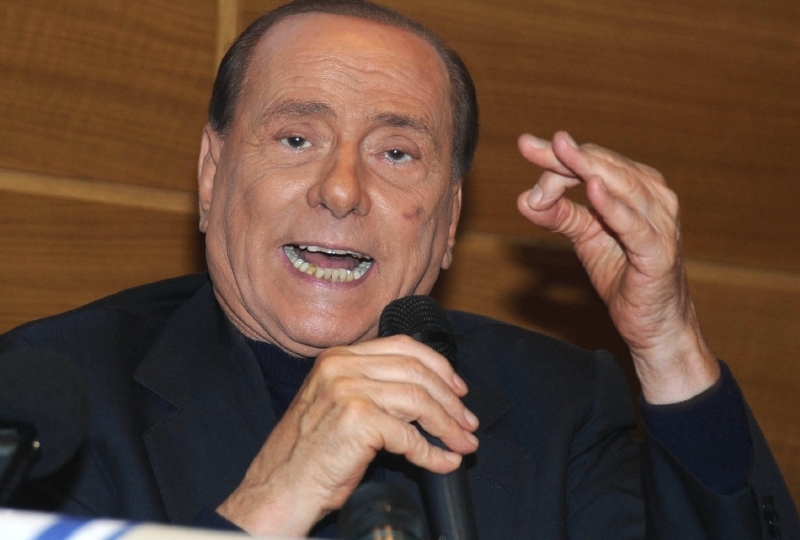 Politický a mediální magnát Berlusconi je podruhé rozvedený.