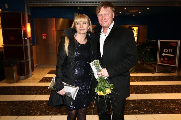 Michal dorazil na premiéru filmu Kandidát se svou ženou.