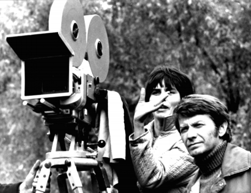 Natáčení filmu Ovoce stromů rajských jíme. Režisérka Věra Chytilová a kameraman Jaroslav Kučera (1969).
