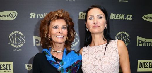 Sophia Lorenová a Michaela Maláčová při dnešní tiskové konferenci k České Miss 2014