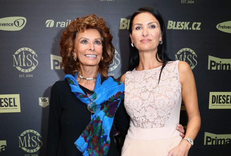 Sophia Lorenová a Michaela Maláčová při dnešní tiskové konferenci k České Miss 2014