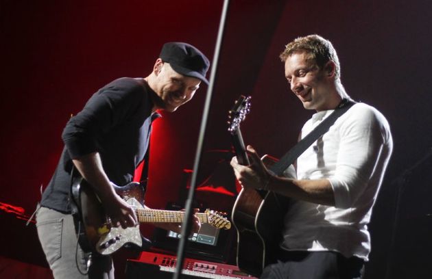 Chris Martin je zpěvákem populární britské kapely Coldplay.