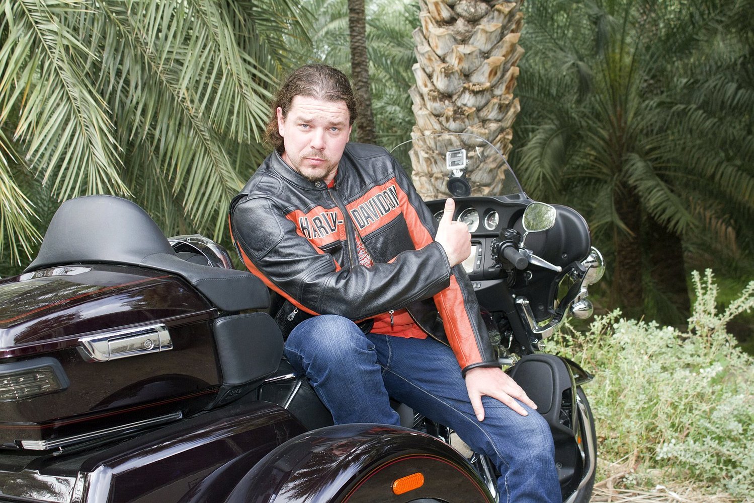 Zpěvák a "jeho" Harley-Davidson Tri Glide Ultra.