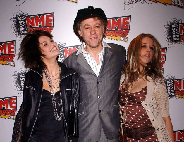 Peaches (vpravo), její otec Bob Geldof a sestra Pixie (vlevo) před osmi lety na udílení cen časopisu NME.