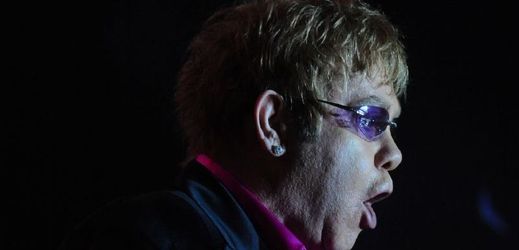 Elton John nemá pochopení pro fanoušky, kteří na jeho koncerty nosí tablety a chytré telefony a vše si natáčejí