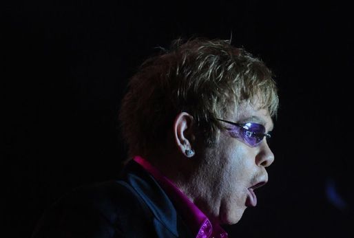 Elton John nemá pochopení pro fanoušky, kteří na jeho koncerty nosí tablety a chytré telefony a vše si natáčejí