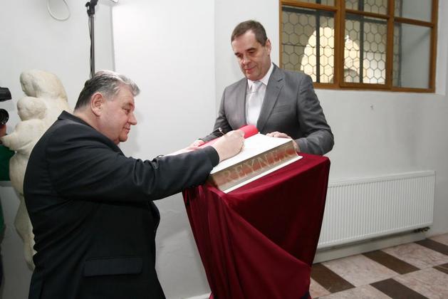 Miroslav Etzler s kardinálem Dukou.