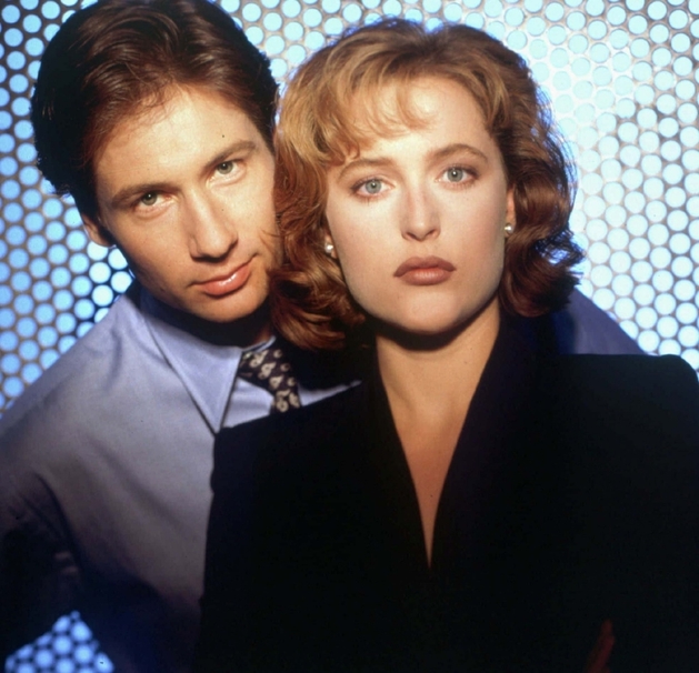 Takhle oba herce zná většina diváků - jako agenty Muldera a Scullyovou.