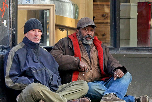 Richard Gere jako bezdomovec.