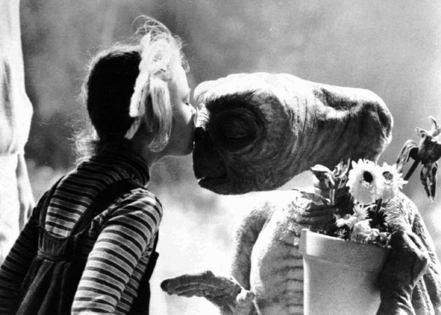 Drew Barrymoreová se v roce 1982 proslavila rolí ve filmu "E. T".