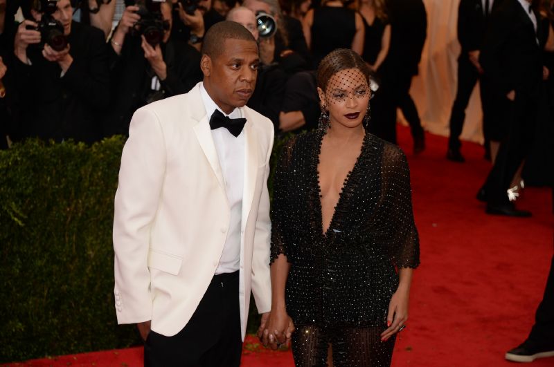 Žádaný producent Jay-Z a jeho choť, zpěvačka Beyoncé Knowlesová.