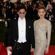 Pirát z Karibiku Johnny Depp se snoubenkou, o třiadvacet let mladší Amber Heardová.