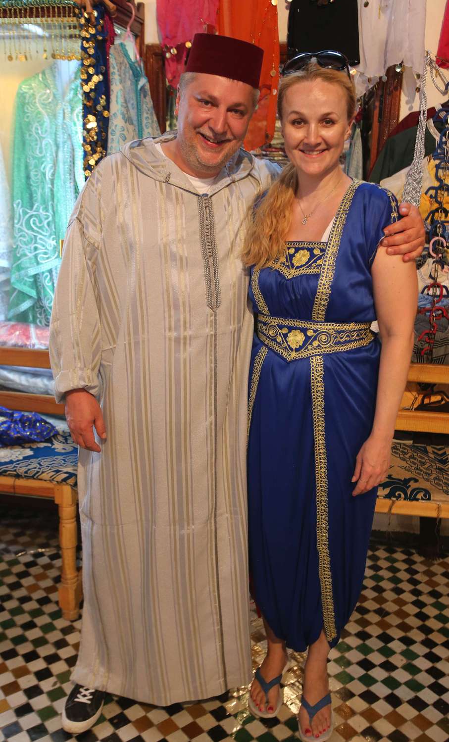 Speciálnímu marockému oděvu neodolal ani přítel Milan, který si kompletní outfit nakonec i koupil!
