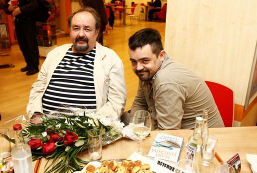 Petr Novotný a jeho syn na křtu nové knihy.