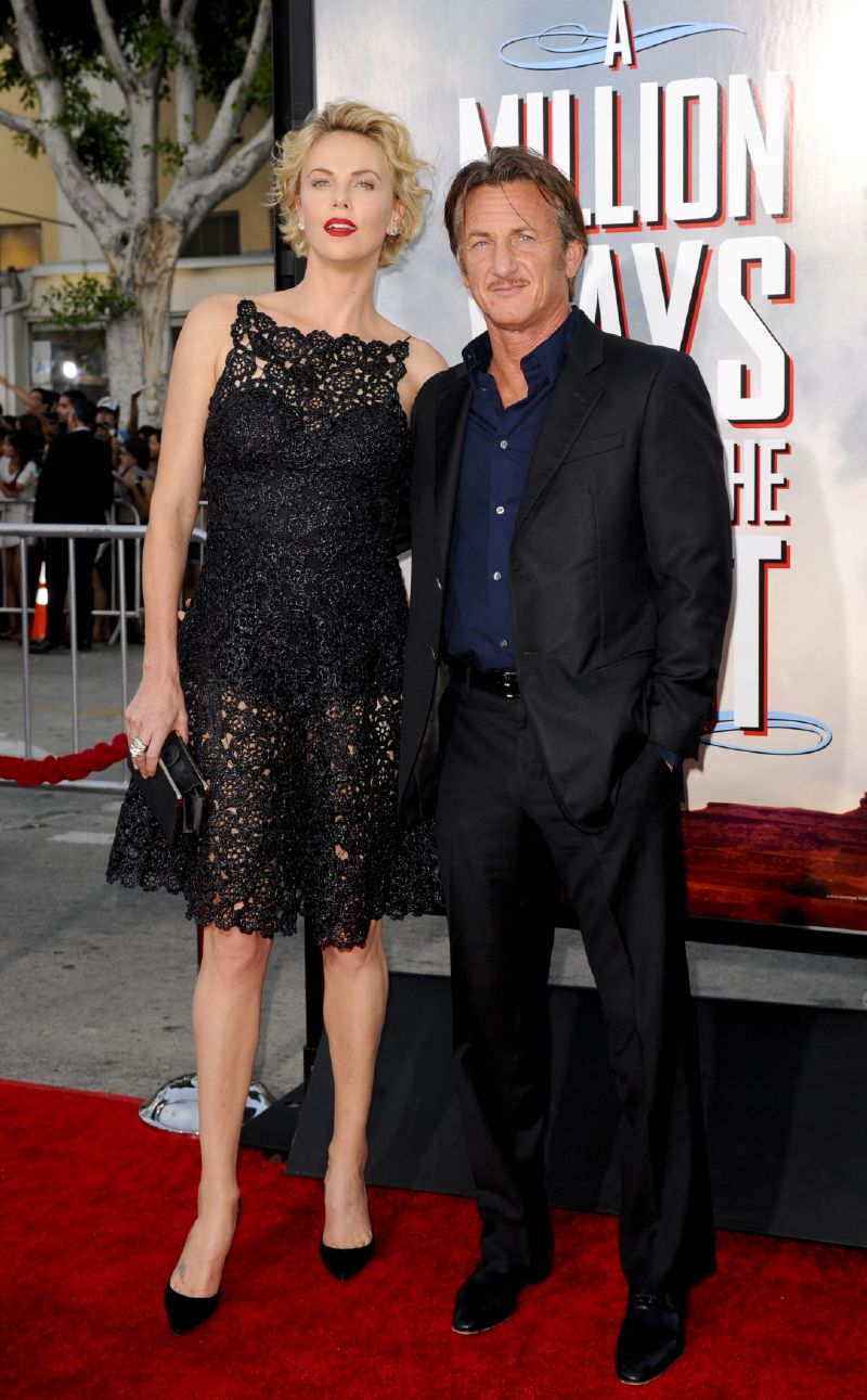 Zamilovali se do sebe při natáčení filmu Všechny cesty vedou do hrobu: Sean Penn a Charlize Theronová.