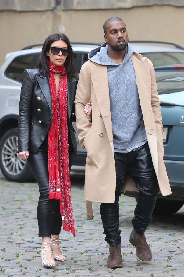 Kim a Kanye se procházejí po Praze.
