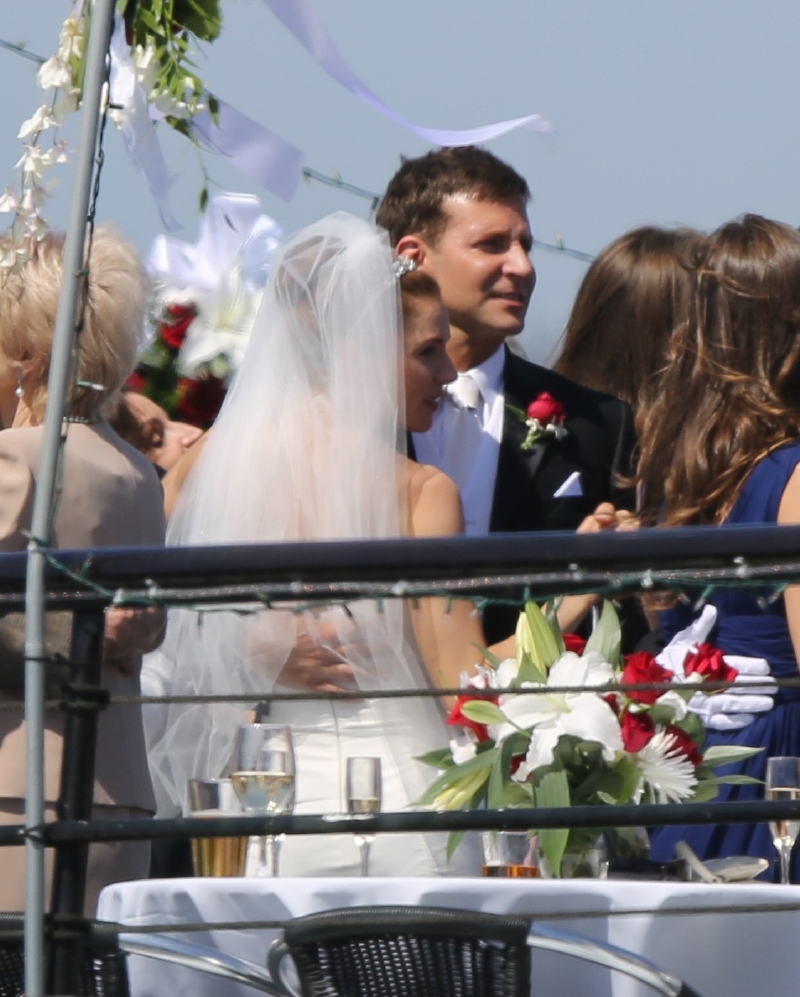 Bradley si vzal za manželku Siennu Millerovou.
