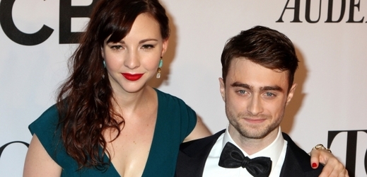 Nový slavný pár: Daniel Radcliffe a Erin Darkeová.