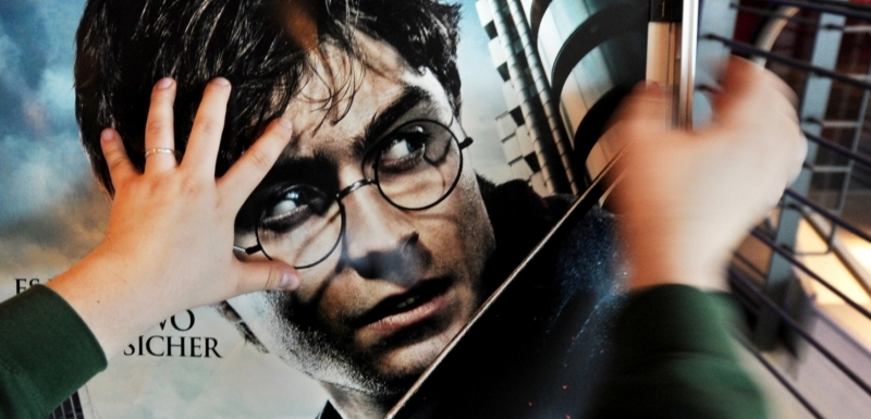 Plakát k filmu Harry Potter a Relikvie smrti.