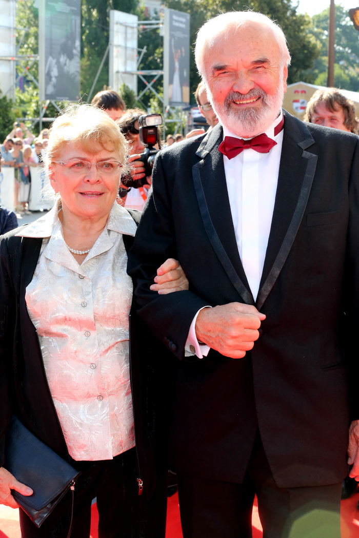 Zdeněk Svěrák s manželkou