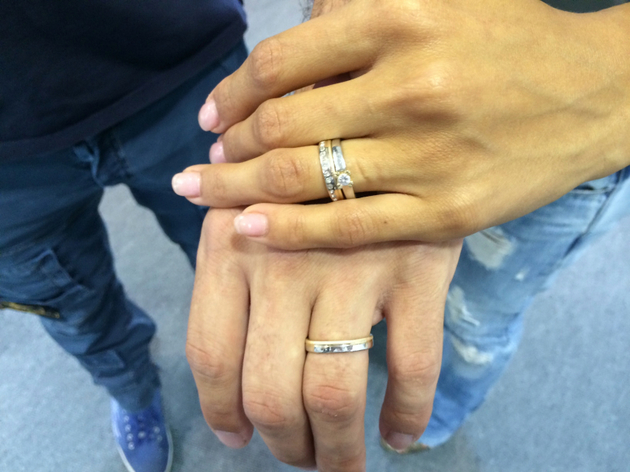Těmito prsteny si slíbili dneska už Václav a Gabriela Bártovi věrnost. 