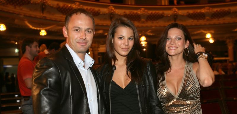 Andrea Verešová (vpravo) s dcerami svého manžela žádné problémy nemá, jsou kamarádky.